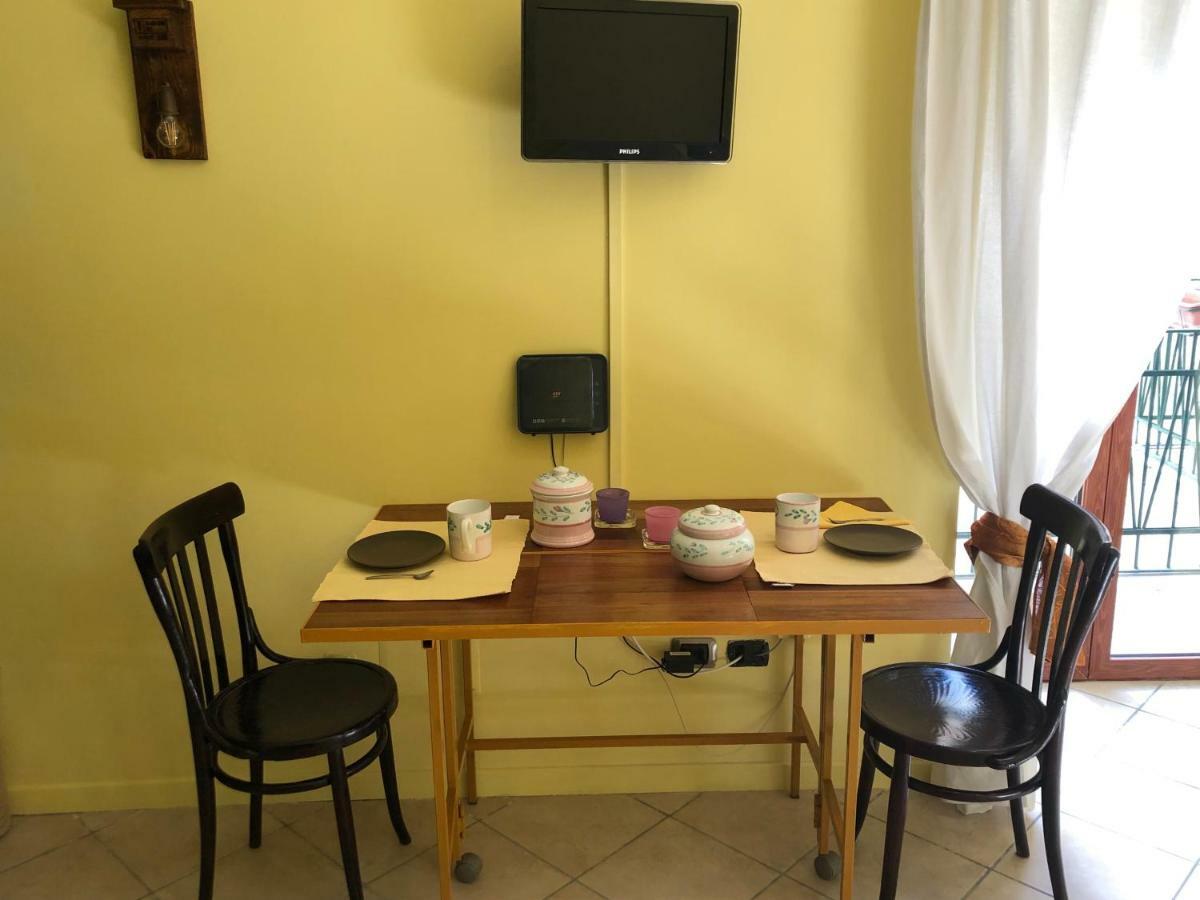 Pangsapuri 54 m² dengan 1 bilik tidur dan 1 bilik mandi peribadi di Vomero Naples Luaran gambar